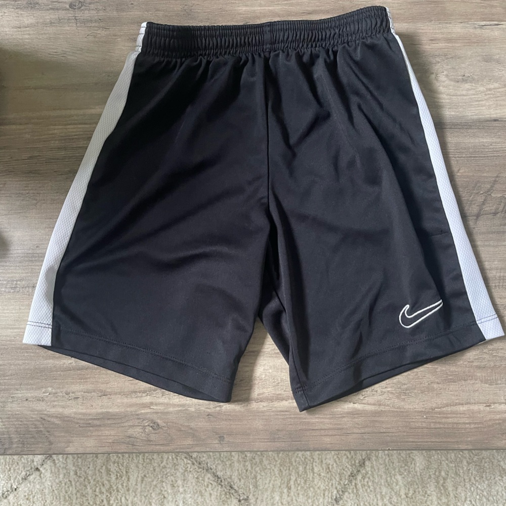 Kid Nike sport short size M color black white